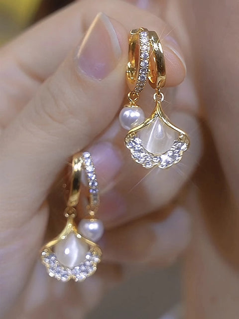 Fashionable Cat'S Eye Stone Ginkgo Leaf Earrings