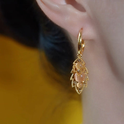 Fashionable Autumn and Winter Earrings Cat's Eye Leaf Earrings for Women
