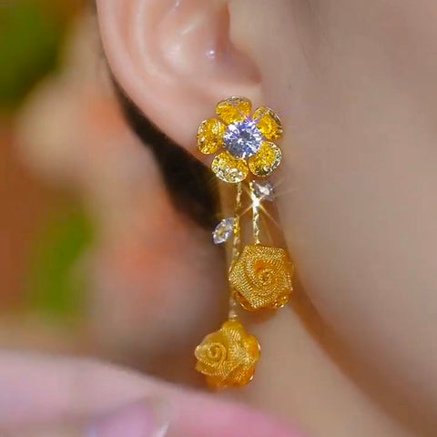 Boucles d'oreilles de fleur en or pailleté et en diamant🌻