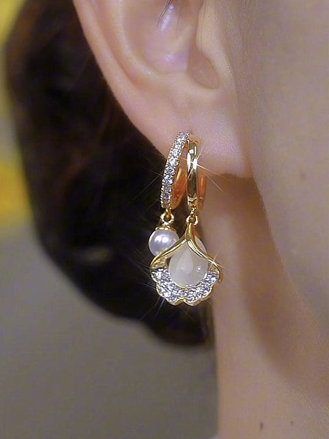 Fashionable Cat'S Eye Stone Ginkgo Leaf Earrings