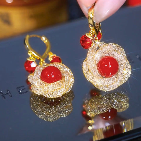 Boucles d'oreilles en maille de perles rouges et fleurs