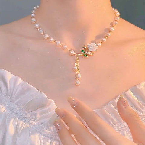 Fashionable and Elegant White Flower Pearl Necklace Camellia Clavicle Necklace for Women