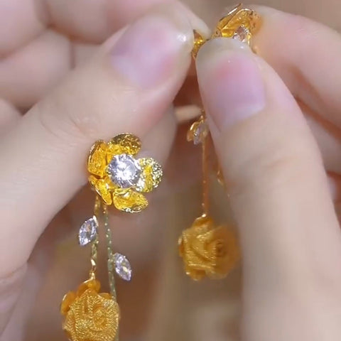 Boucles d'oreilles de fleur en or pailleté et en diamant🌻