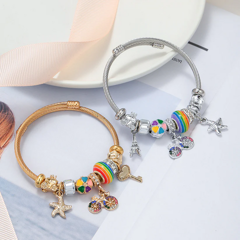 Pendentif vélo coloré pour bracelet d'enfance