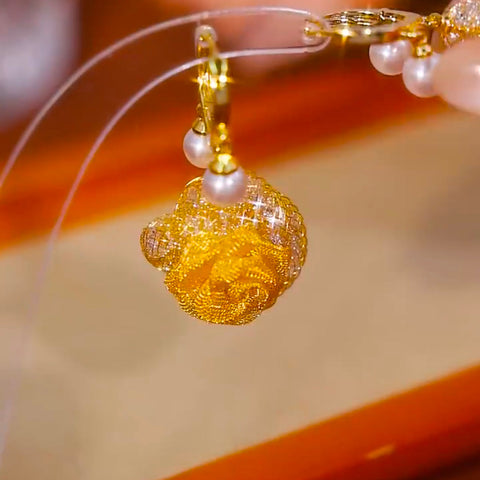 Boucles d'oreilles en forme de rose creuse dorée