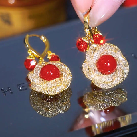 Boucles d'oreilles en maille de perles rouges et fleurs