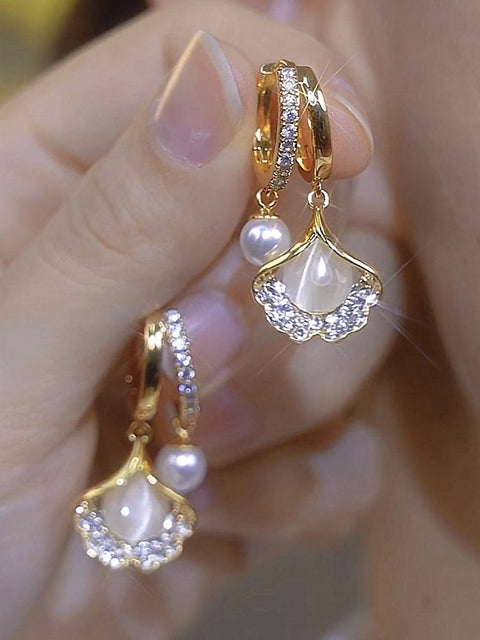 Fashionable Cat'S Eye Stone Ginkgo Leaf Earrings