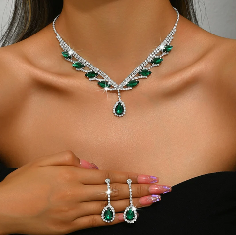 Coffret cadeau de luxe pour femme avec collier, boucles d'oreilles et diamants