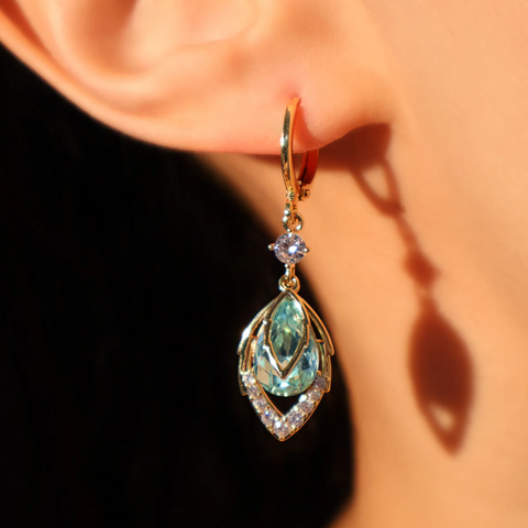 Boucles d'oreilles goutte en pierre précieuse bleue plaquées or