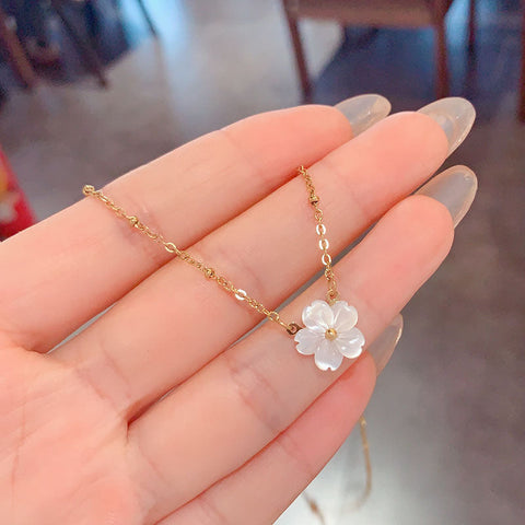 Light Luxury Temperament Mother-Of-Pearl Flower Necklace Female Fashion Simple Bone Chain