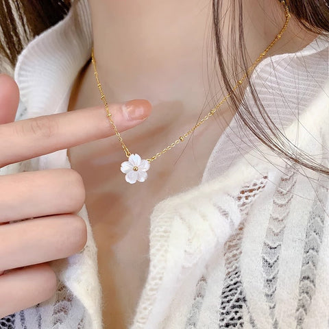 Light Luxury Temperament Mother-Of-Pearl Flower Necklace Female Fashion Simple Bone Chain