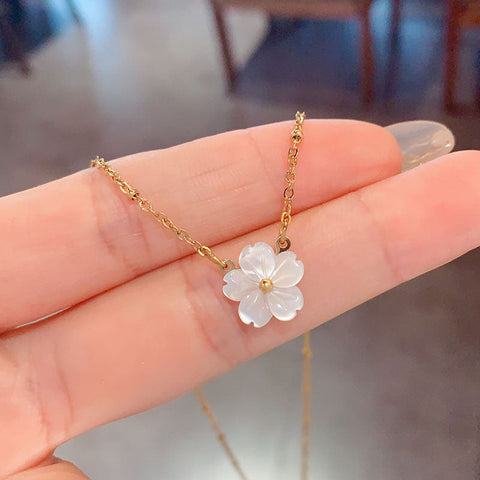 Light Luxury Temperament Mother-Of-Pearl Flower Necklace Female Fashion Simple Bone Chain